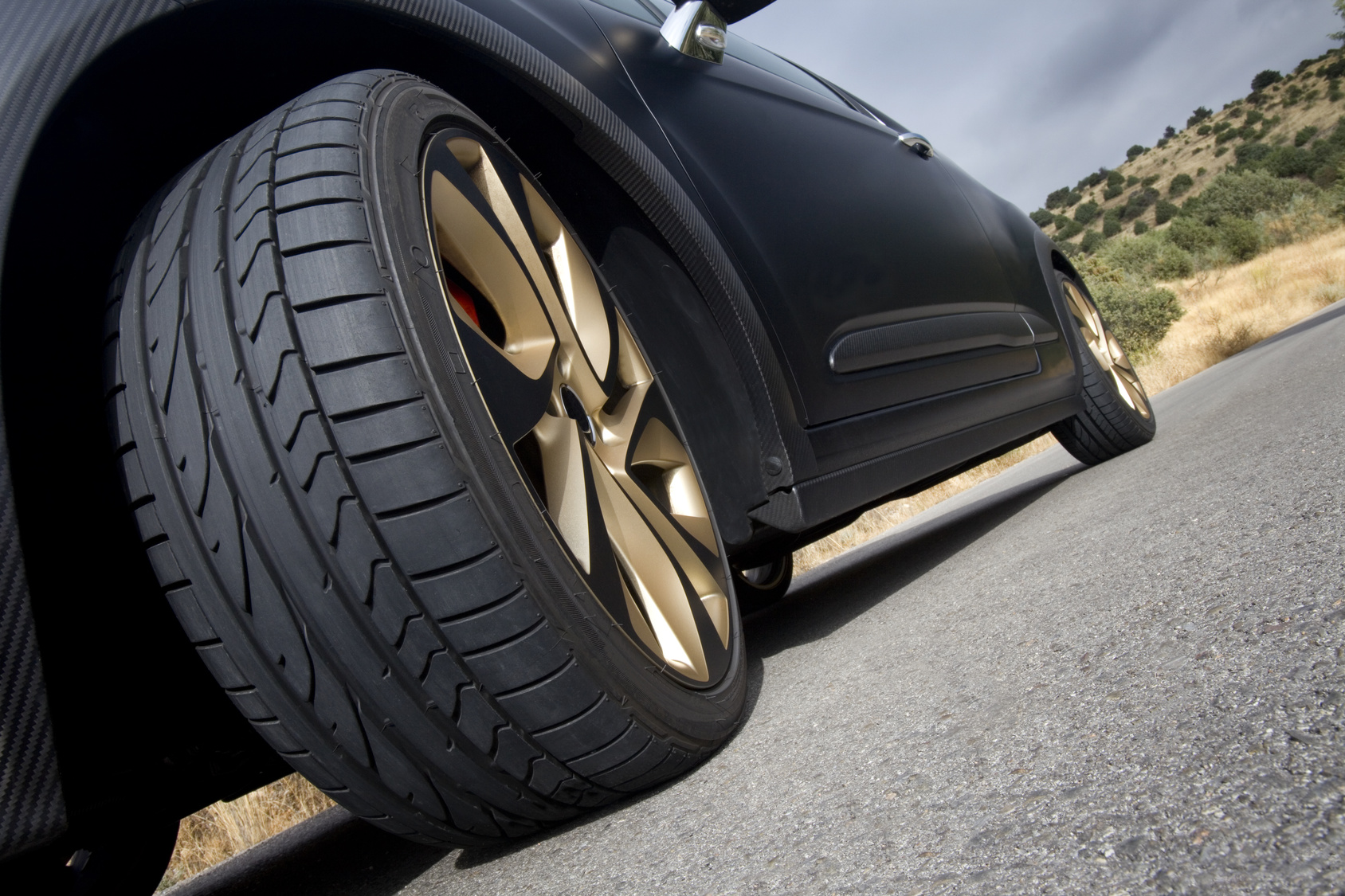 wheel of a black sport car