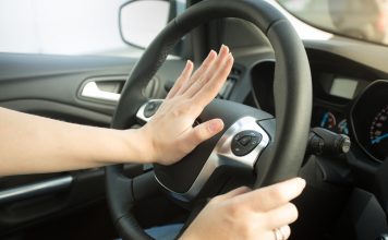 5 Penyebab Klakson Mobil Rusak