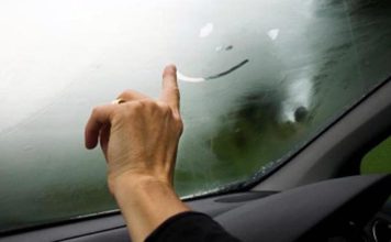 Tips Agar Kaca Mobil Tidak Berembun Ketika Hujan