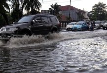 Mobil Saat Banjir