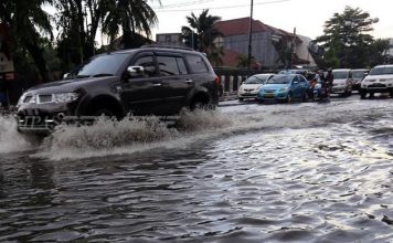 Mobil Saat Banjir