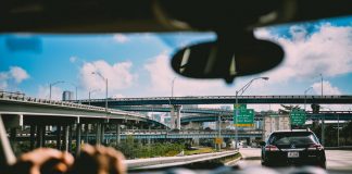5 Kebiasaan Yang Membuat Bensin Mobil Boros Disaat Berkendara