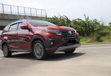 Profil Lengkap Keunggulan 2018 Toyota Rush1,5 E AT