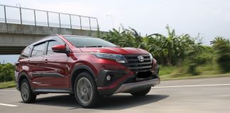 Profil Lengkap Keunggulan 2018 Toyota Rush1,5 E AT