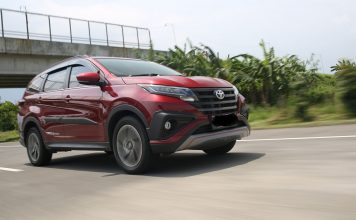 Profil Lengkap Keunggulan 2018 Toyota Rush1,5 E AT