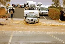 Strategi Mengemudi yang Aman Saat Banjir