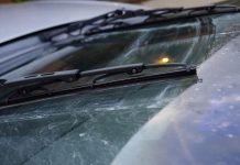 Rawat Kaca Mobil Kamu Dengan 5 Tips Berikut!