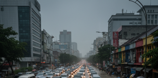 Waspada! Dampak Fatal Banjir pada Mobil Anda dan Panduan Cerdas Membeli Mobil Bekas Bebas Banjir